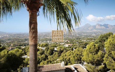 Villa de estilo mediterránea en Sierra de Altea con vistas panorámicas
